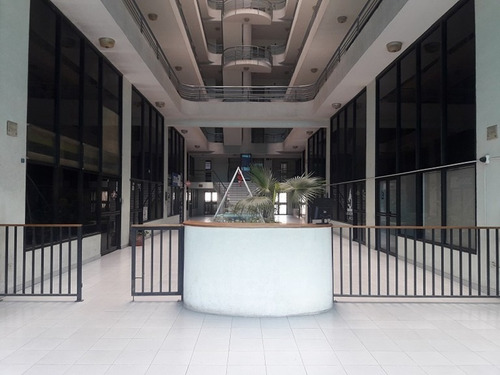 Imagen 2 de 16 de Local Comercial En Alquiler En Barcelona Cc Cristal Plaza