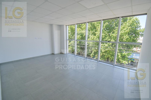 Imagen 23 de 30 de Importante Local Y Oficinas En Venta Y Alquiler En Quilmes Sobre Avenida Andres Baranda