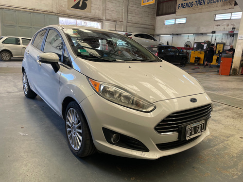 Ford Fiesta Kinetic Desing Titanium Powershift 2015