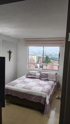 Vendo Apartamento Parte Baja De La Loma De Los Bernal Con Espectacular Vista
