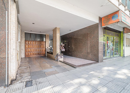 Venta Departamento De 3 Ambientes Con Balcón En Flores Apto Credito