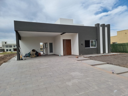 Imagen 6 de 13 de Casa A Estrenar Con Pileta En Lagos De Canning