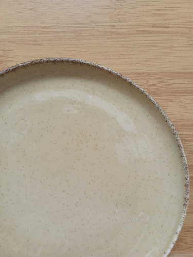 Imagen 7 de 7 de Plato Postre Porcelana Artesanal Filo Envejecid Rustic 19 Cm
