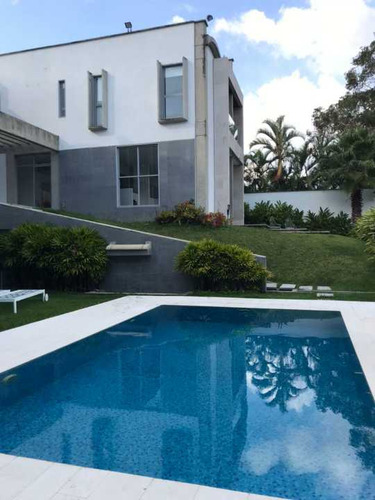 Se Vende Casa 1200m²  4h+s4b+s6p En La Lagunita