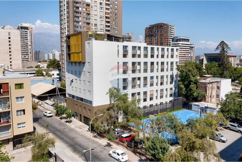 Locales Comerciales Con Público Cautivo