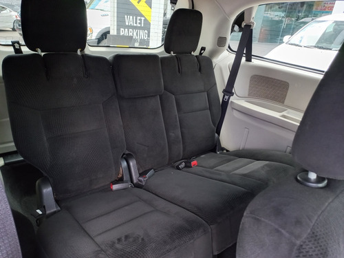 Imagen 7 de 15 de Chrysler Town&country Touring Tela 2016