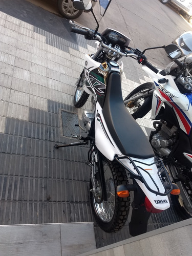 Imagen 5 de 17 de Yamaha Xtz 125 Blanca Y Azul