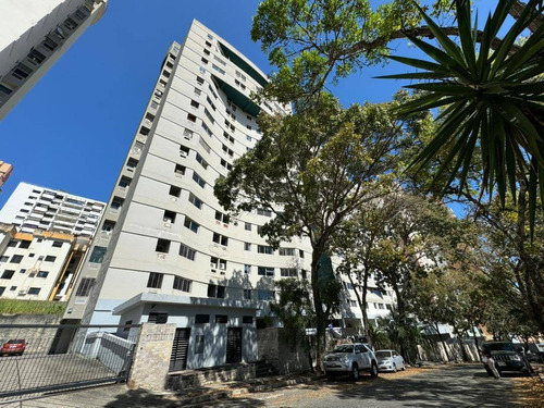 Lucrecia Escorcha Se Vende Apartamento En El Parral, Edificio Normandía Ll. Cód 232633