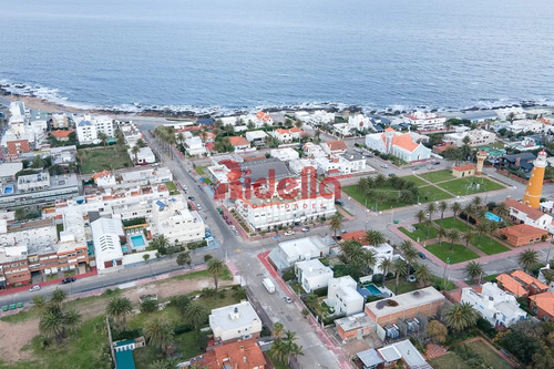 Venta De Apartamento 2 Dormitorios En Península, Punta Del Este