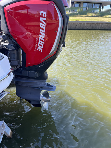 Lancha Custon 25. Con Evinrude Etec G2 200 Hp