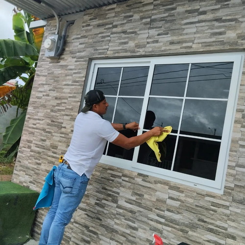 Servicios De Instalación De Papel Ahumado, Viniles, Esmerila