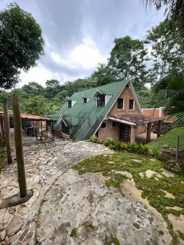Venta De Casa Tipo Chalet