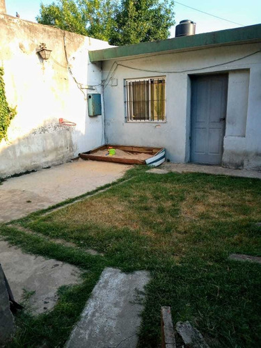Casa De 5 Ambientes, Con Depto. Interno