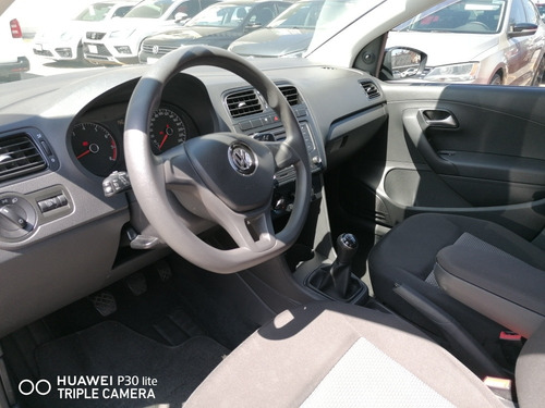 Imagen 5 de 8 de Volkswagen Vento 2018 1.6 Confortline Mt
