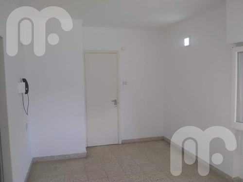 Imagen 2 de 10 de Venta Departamento - La Plata