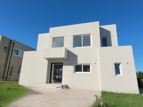 Chateau Pilar | Venta | Excelente Casa A Estrenar De 4 Dormitorios Y Pileta