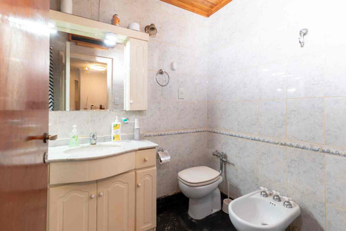 Venta Casa 6amb Cochera Hurlingham Permuta