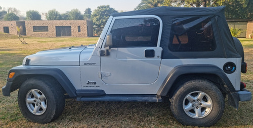 Imagen 1 de 11 de Jeep Wrangler 4.0 Hard Top Sport