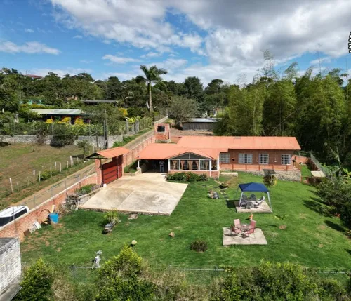 Venta Espectacular Casa Campestre, Precio De Oportunidad. A Puerta Cerrada. De Un Piso; Entre La Cumbre Y Pavas. A 150 Metros De La Vía Principal. Lote: 1.000 Mtrs.