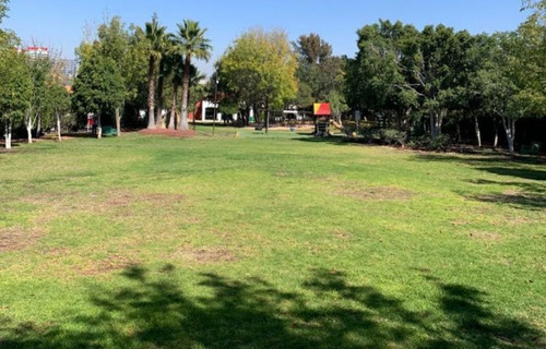 Venta De Casa En Centro Sur, Claustros Del Sur, 4 Recamaras, 4.5 Baños, Jardín