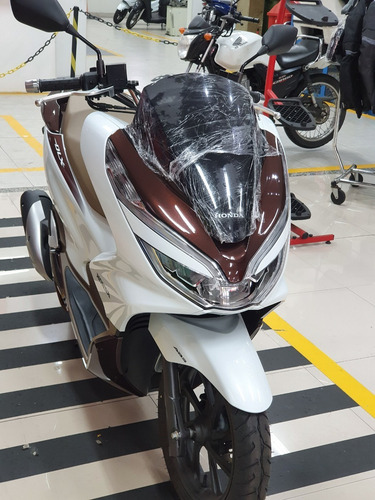 Imagem 9 de 10 de Honda Pcx150 Dlx Abs 3 Anos De Garantia + 7 Troca De Óleo