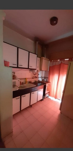 Departamento Venta Diaz Velez 1900. 2 Amb Al Frente 1º Piso Por Escalera.