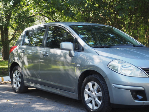 Nissan Tiida 1.8 Visia