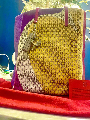 Hermosa Bolsa Tote Carolina Herrera