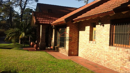 Excelente Casa En Venta En Playa Mansa, Punta Del Este- Ref: 5514