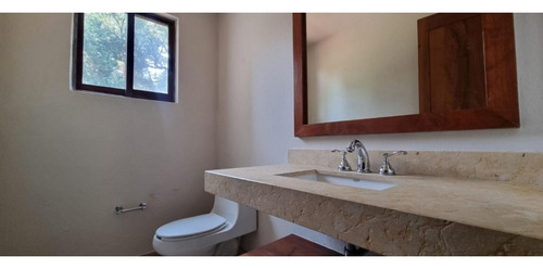 Gran Ubicacion De Esta Casa En Venta Y Renta