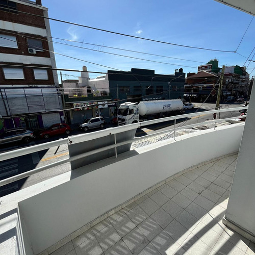 Dpto 2 Amb Luminoso Sobre Avenida Av.gral San Martin 2300