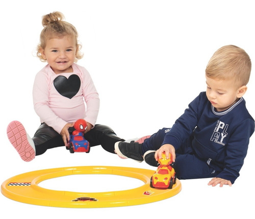 Imagem 2 de 4 de Brinquedo Para Bebê Baby Heróis Pista 8 Trilhos Herói Carro