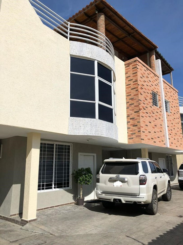 En Venta Towhouse En Urb. La Floresta. Maracay Edo.aragua