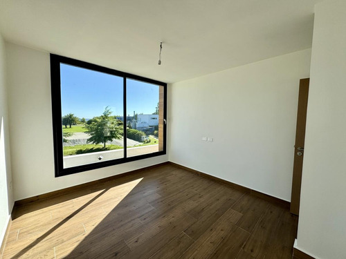 Colonia - Venta Casa De 3 Dormitorios Con Excelente Vista