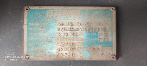 Baú Randon Com Pneus