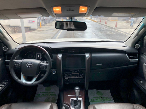 Imagen 13 de 14 de Toyota Fortuner 2018