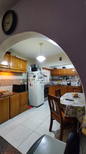 Imagen 12 de 18 de Casa 3 Dormitorios Con 1230 Mts De Terreno Barrio Ideal