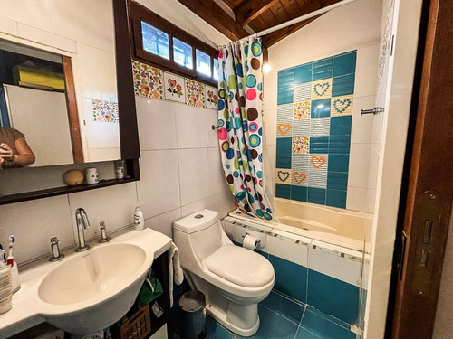 Venta Casa 6 Ambientes C/dep. Barrio Los Jazmines
