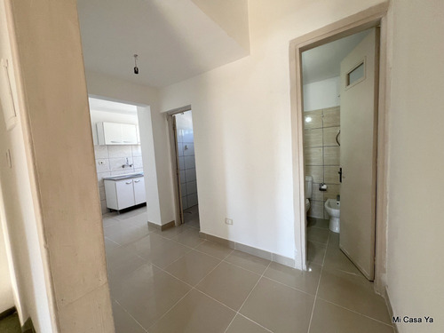 Venta De Linda Casa La Blanqueada Luminosa Gran Ubicación 2 Dormitorios Al Frente Balcón Sin Gastos Comunes Independiente