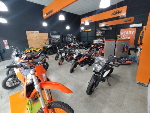 Imagen 15 de 15 de Suzuki Gsr 750 Sólo 400 Km!