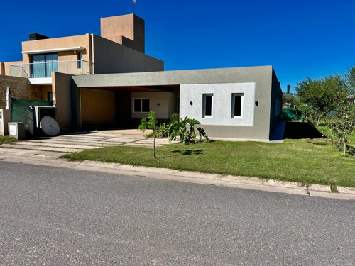 Casa A Estrenar En Venta, 3 Dormitorios, 3 Baños. Bº Cañitas, Malagueño, Córdoba