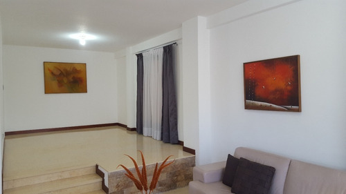 Imagen 11 de 30 de Los Naranjos Espectacular Calle Privada. Vigilancia. 350mts 6h6b4p Instagram:@inmuebleslosnaranjos 04143057302 04142695974