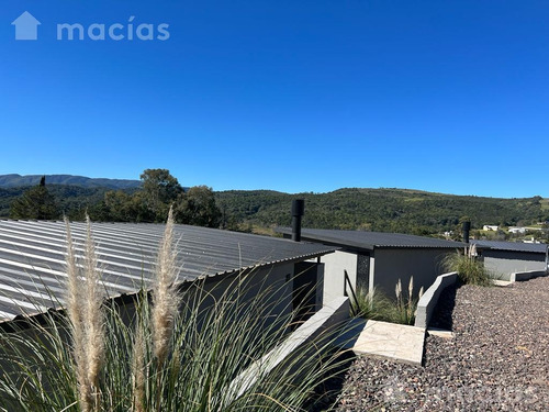 Complejo De Tres Casas De Montaña Totalmente Equipadas Con La Mejor Calidad Constructiva.