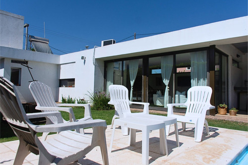 Casa En Planta Baja | 2 Dorm. | Pileta | Quincho | En Tejas 3