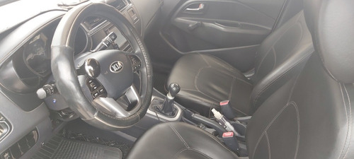 Kia Rio Río Seda Basica