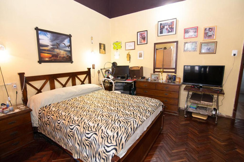 Vendo Casa Muy Linda Con Todo Lo Que Buscas. P. U 178m2 Jardín, Garaje, 3 Dorm, 2 Baños, Fondo, Parrillero, Azotea, Todo En Una Planta. Usd 265.000 Dólares