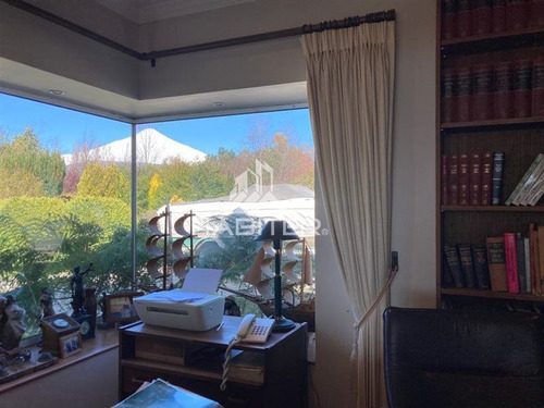 Imagen 12 de 30 de Casa Con Vista Lago Y Volcan En Venta De 5 Dorm. En Pucón