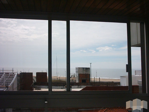 Imagen 5 de 30 de Frente A La Playa