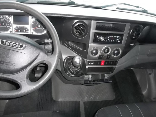 Imagem 6 de 12 de Iveco 35s14, 2018, Baú, Ar Condicionado, 42.285 Km