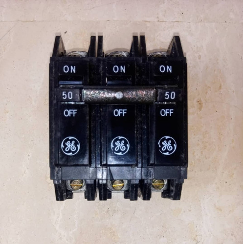 Breaker 3x50 Tipo Superficial General Electric Nuevo